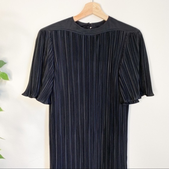 Vintage pleated padded shoulder black midi dress - Picture 2 of 9